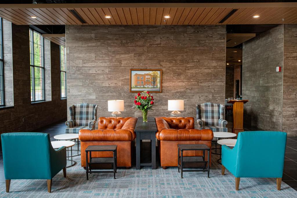 The Schoolhouse Hotel (White Sulphur Springs)