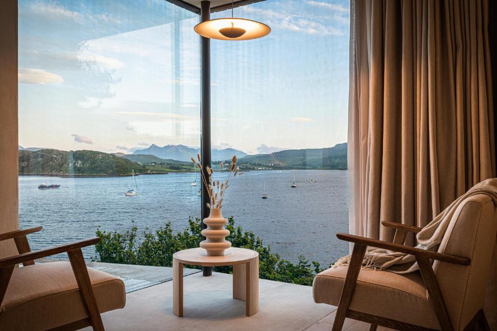 Vriskaig Luxury Guest Suite with Iconic Views and Hot Tub