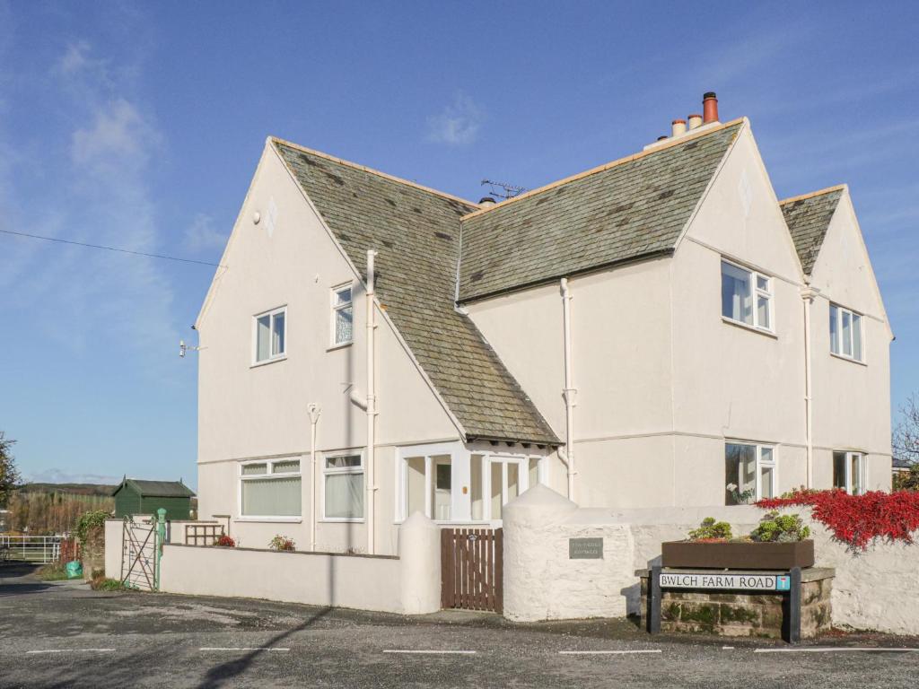 1 Tyn Y Coed Cottages