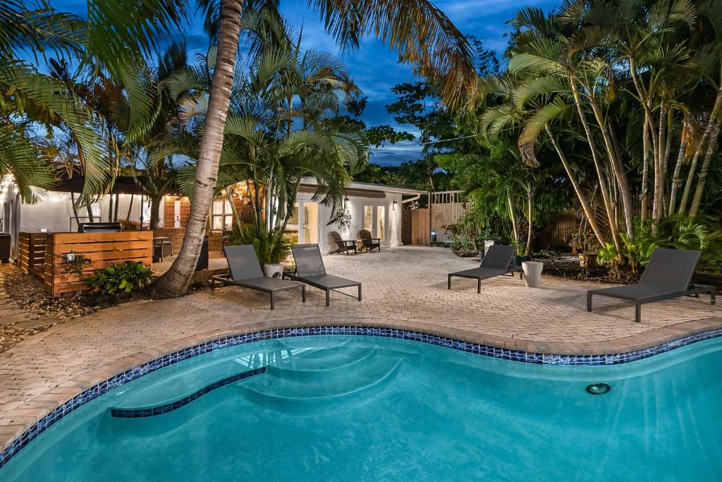 Tropical Oasis Manor