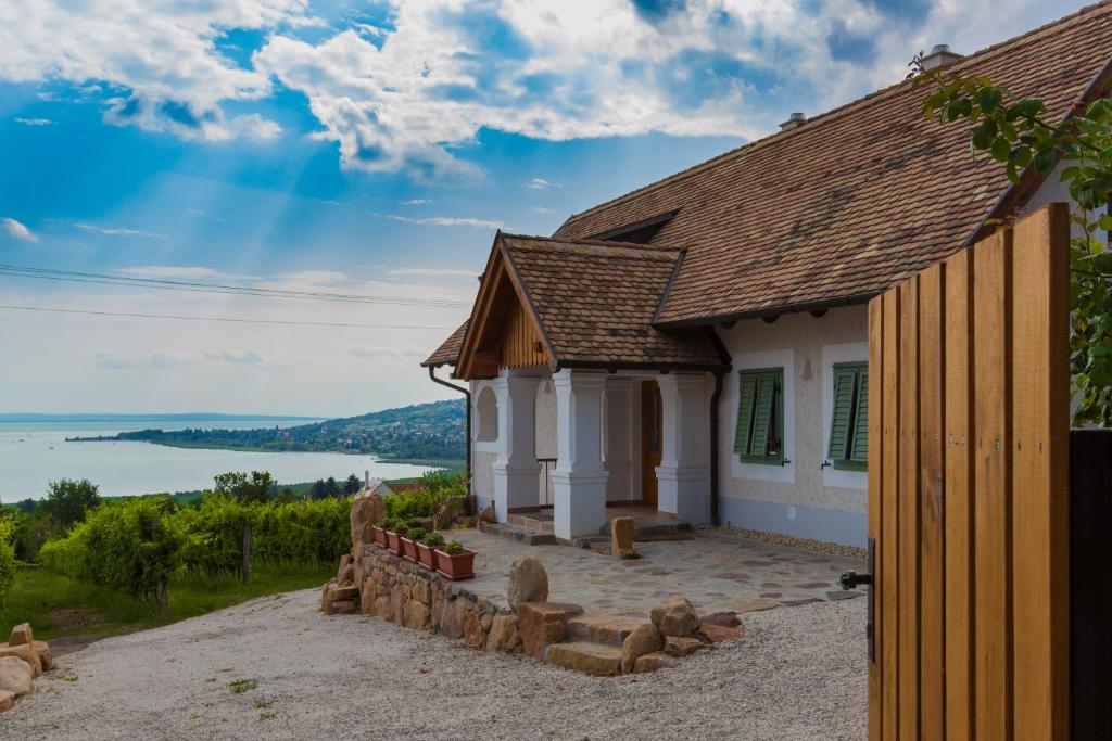Csendes Dűlő Szőlőbirtok Vendégház (Badacsonytomaj)