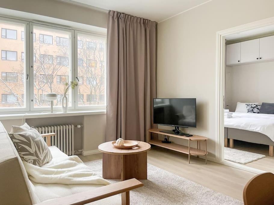 Central 1BR next to the park