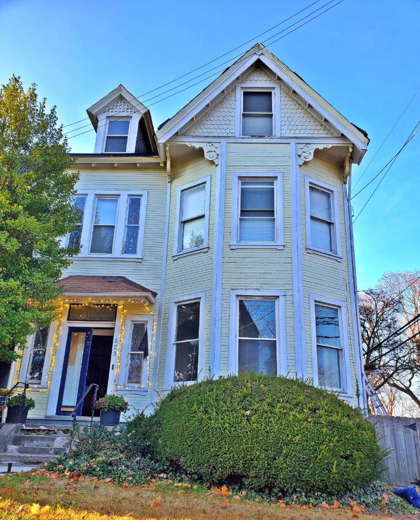 Point Breeze Guest House