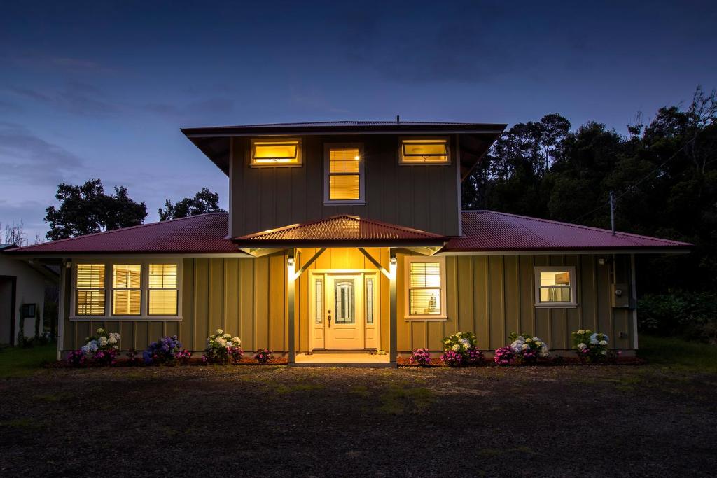Kilauea House (Volcano)