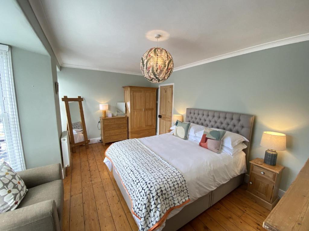 Spacious (Penzance)