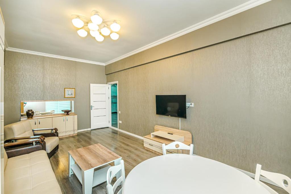 M Estate.(011). 2 room. Targovu.