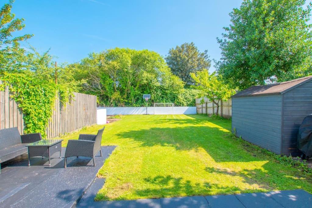 Sophisticated Home with Beautiful & Large Garden