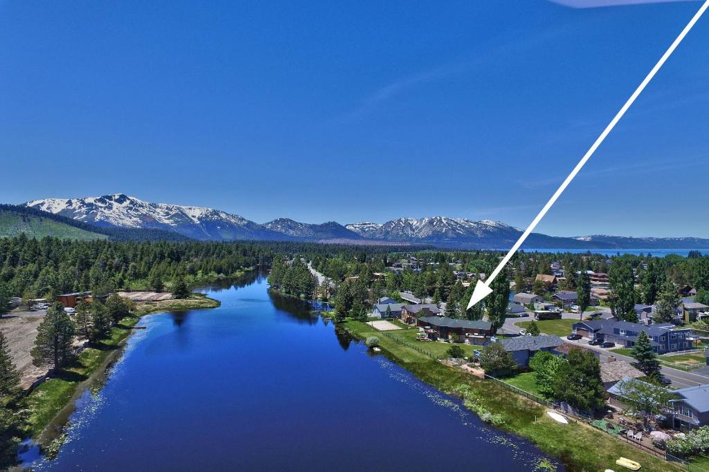 Spacious Lake Tahoe Waterfront Retreat with Hot Tub!