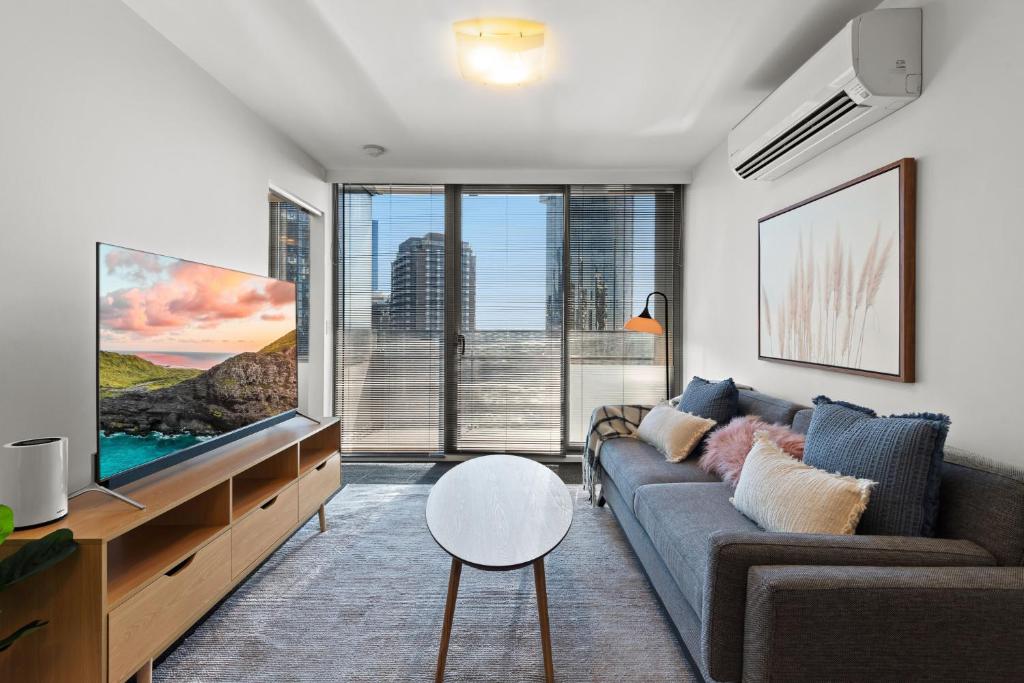 Stylish City Getaway with Panoramic Views