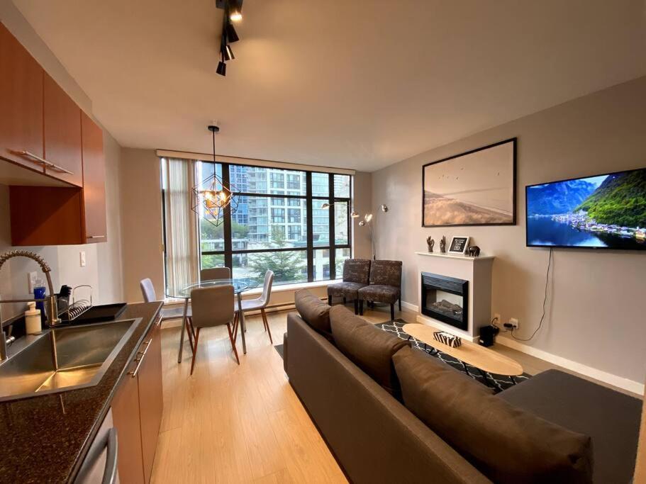ENTIRE CONDO IN HEART OF DOWNTOWN VANCOUVER