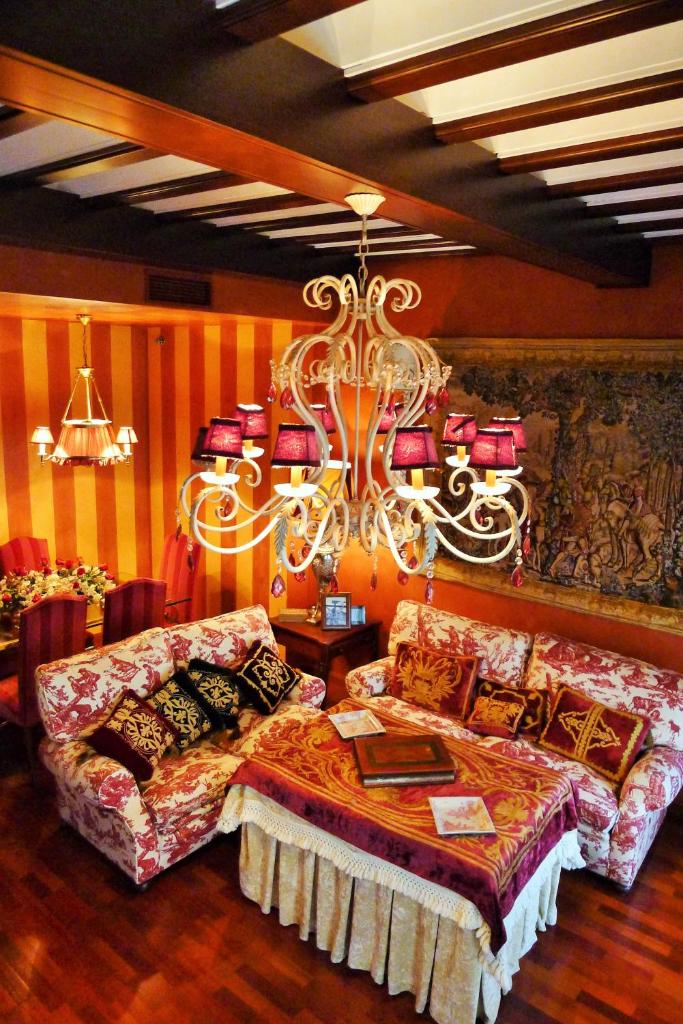 Plaza San Francisco luxury apt