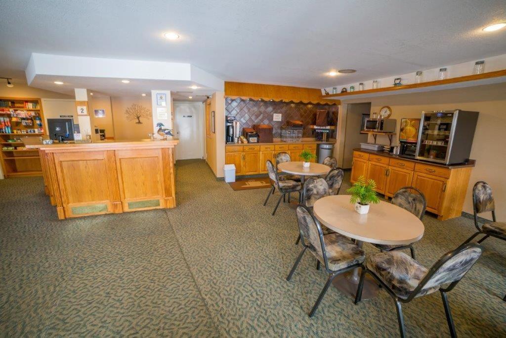 Woodland Inn (Meadow Lake)