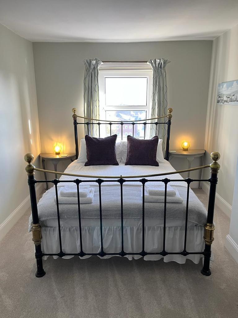 Treetop Sea Views - Super Cute & Cosy Seaside Getaway - Perfect for Couples