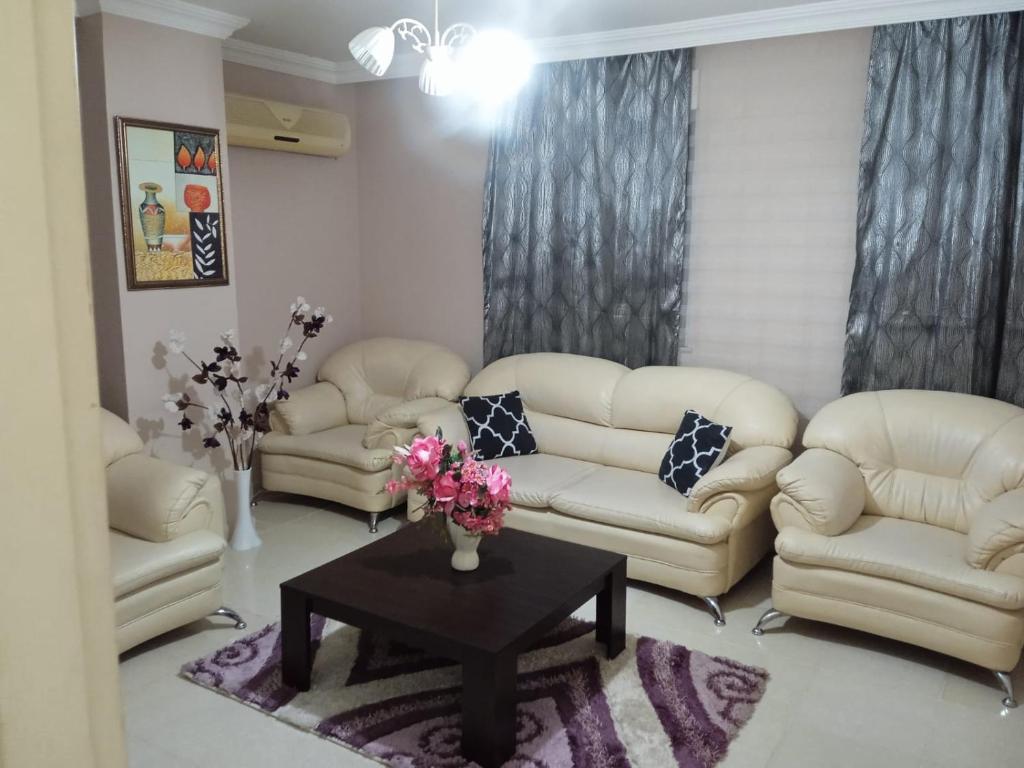 KYAKA Budget Holiday Apartment Furnished Rental House Flat