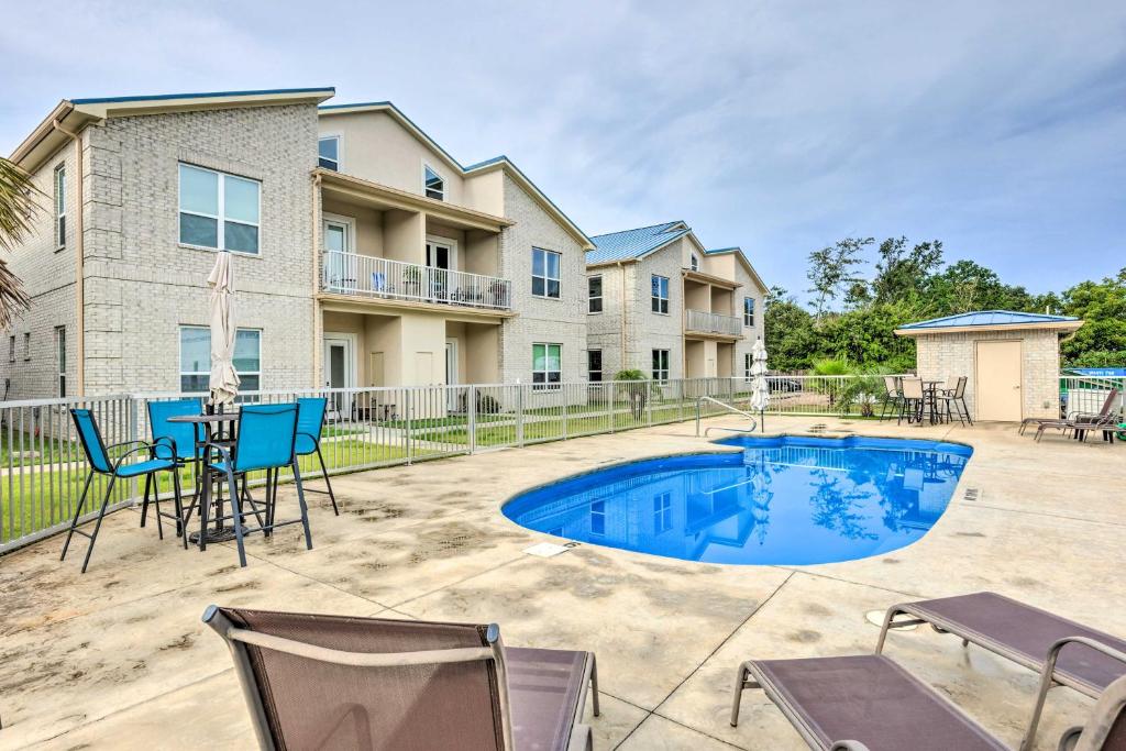 Modern Long Beach Escape about 1 Mi to Shores! (Long Beach)