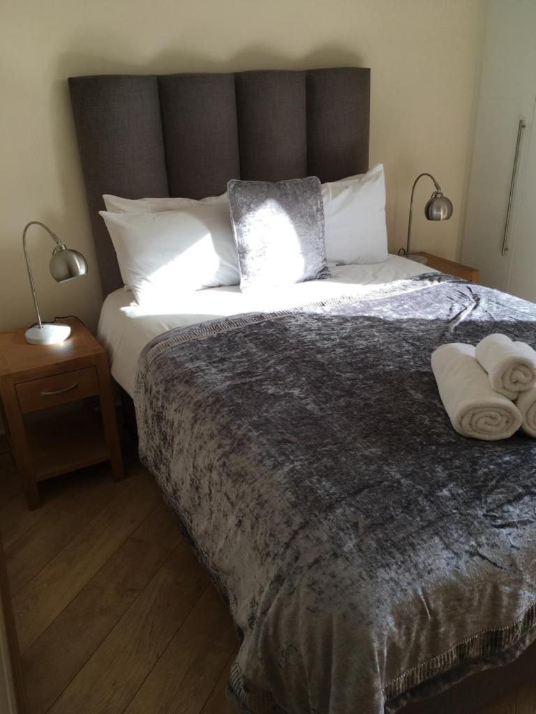 Blue Sky Apartments@Guildford Town Centre