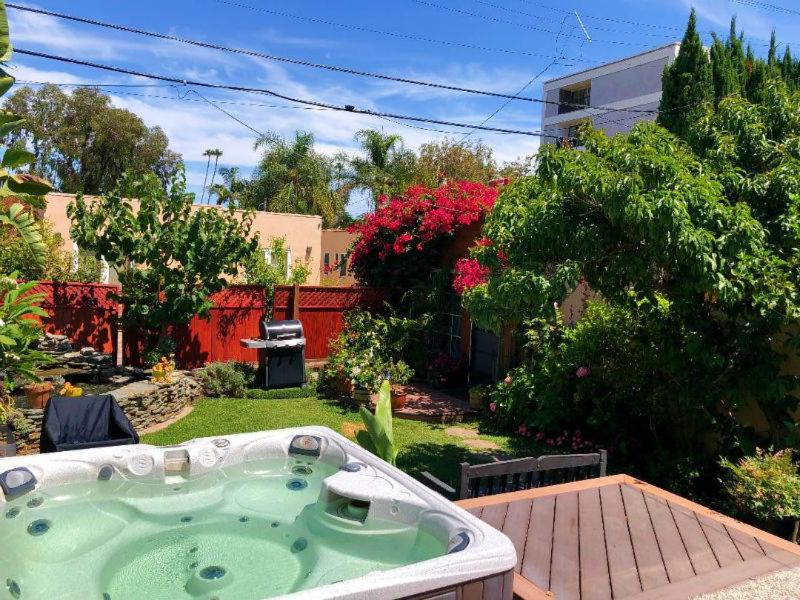 Contemporary 5 bed- 4 bath Beverly Hills Home