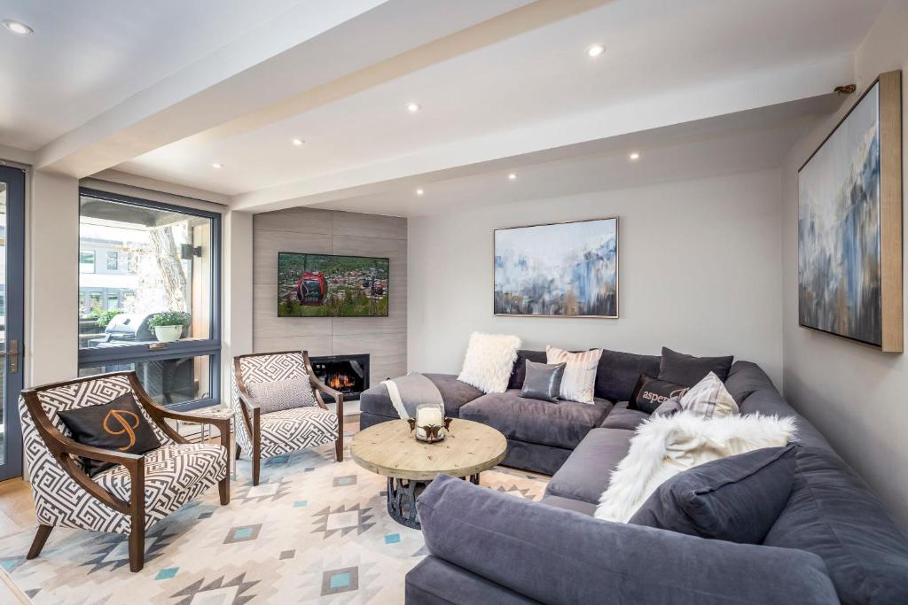 Luxurious 2 BR - Walk to Gondola - Aspen Core (Aspen)