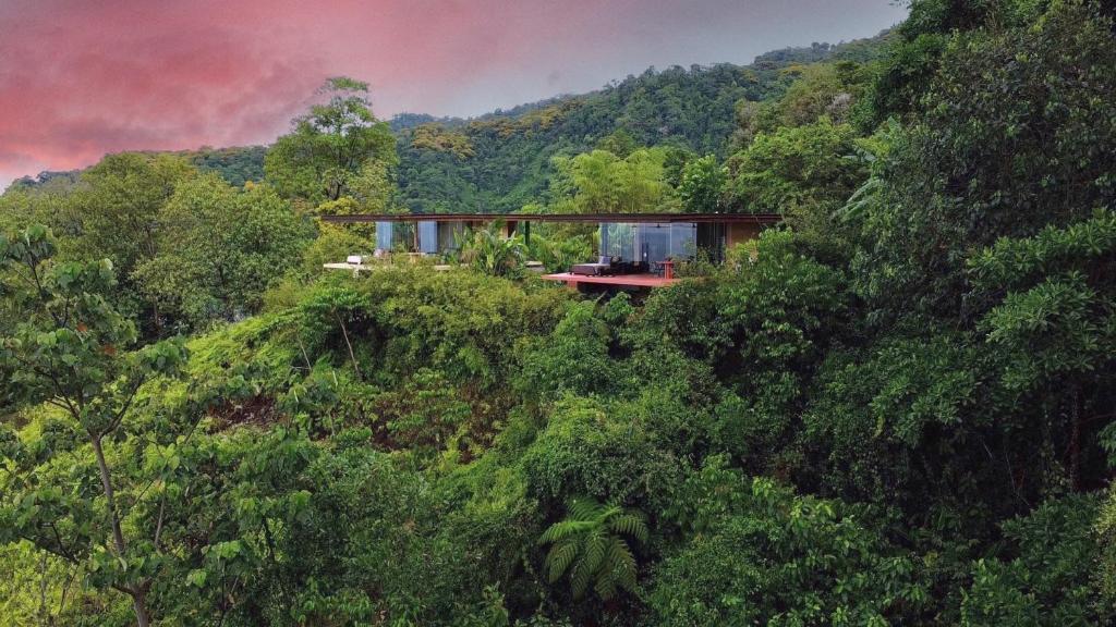 ACHIOTÉ Architectural Gem - Adults Only
