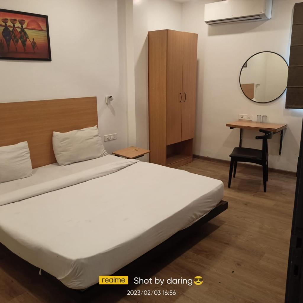 Hotel Silver Velvet