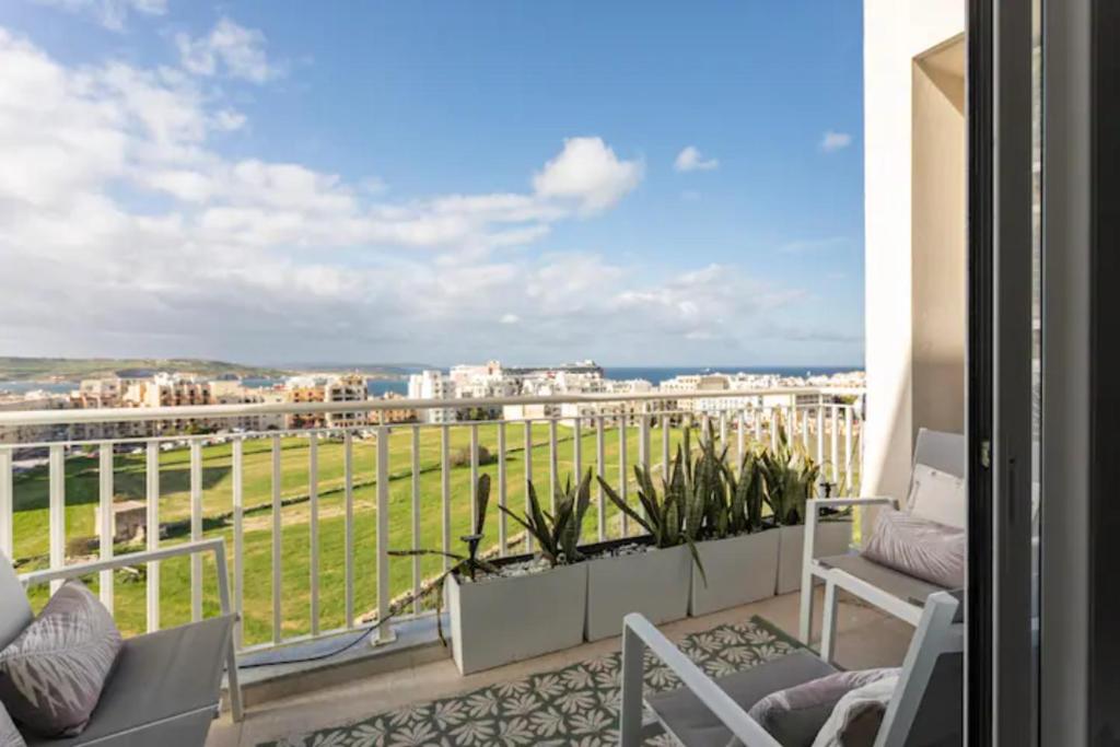 Modern - Central - Close to Beach - 5 Star rating APT