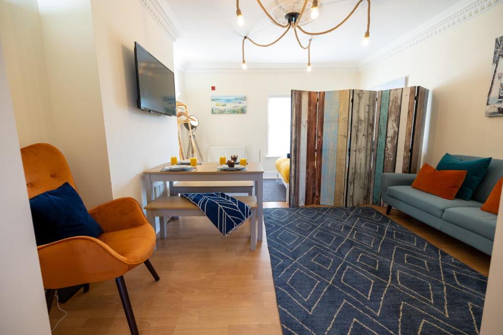 Stunning Seaside Apartment - Sleeps 5