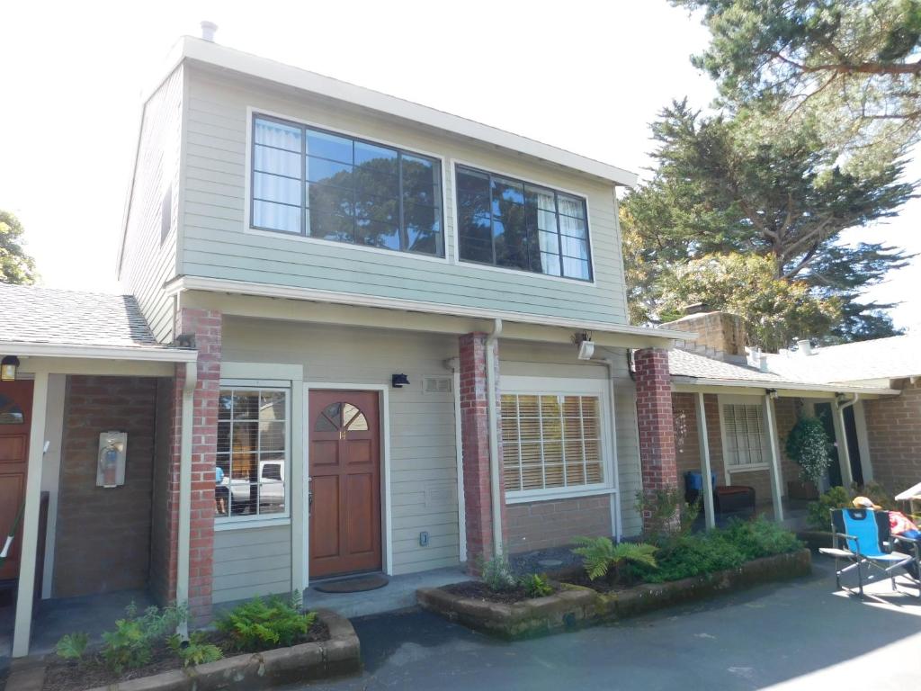 Pine Acres Lodge (Pacific Grove)