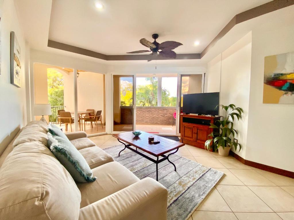 Upscale 2bdr with Jacuzzi - Beach - Fast wifi - Gym