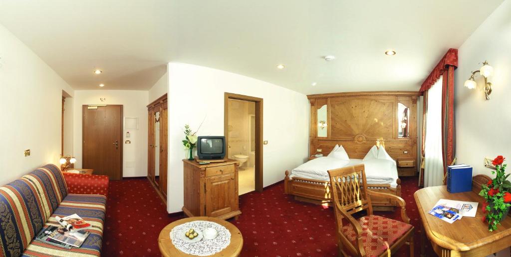 Hotel Touring Dolomites (Santa Cristina in Val Gardena)