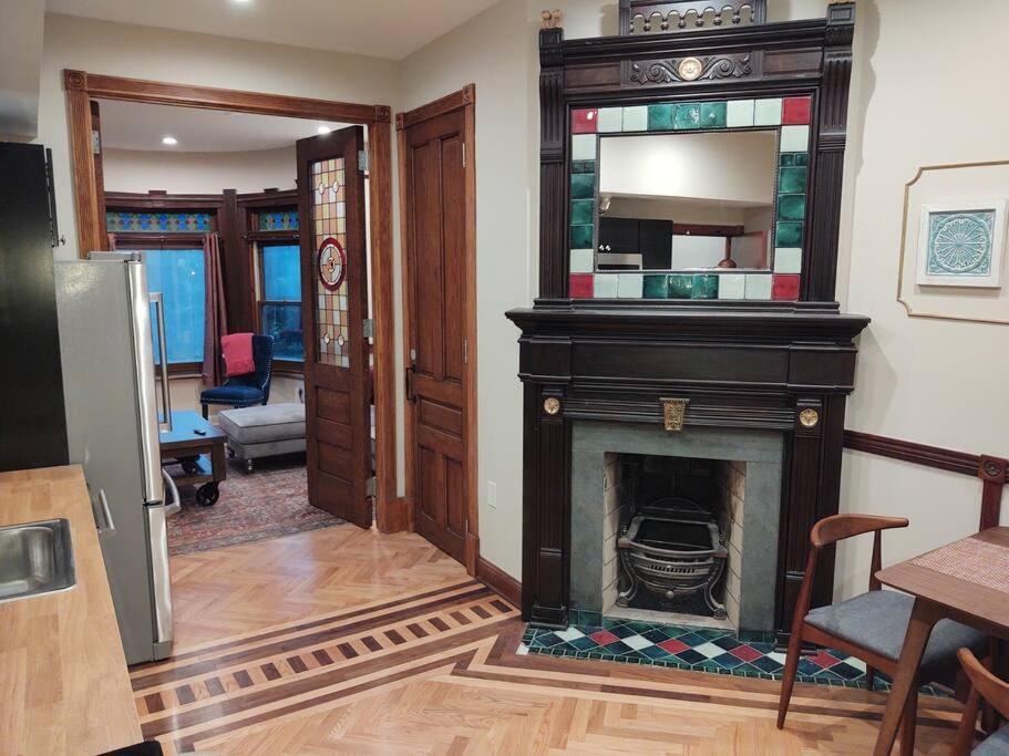 Dupont Circle/Logan Circle 1 Bdrm + Den sleeps 4