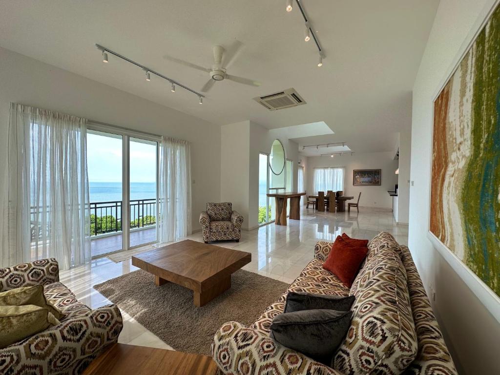 Panoramic Seaview Holiday Home - Batu Ferringhi