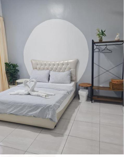 Full Moon Apartment