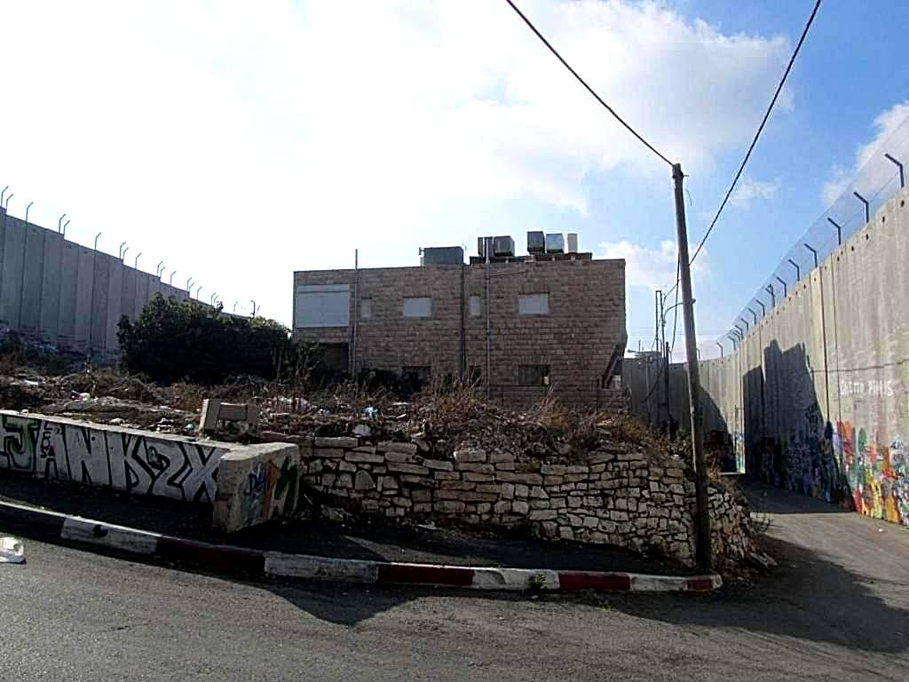 Anastas Walled-In