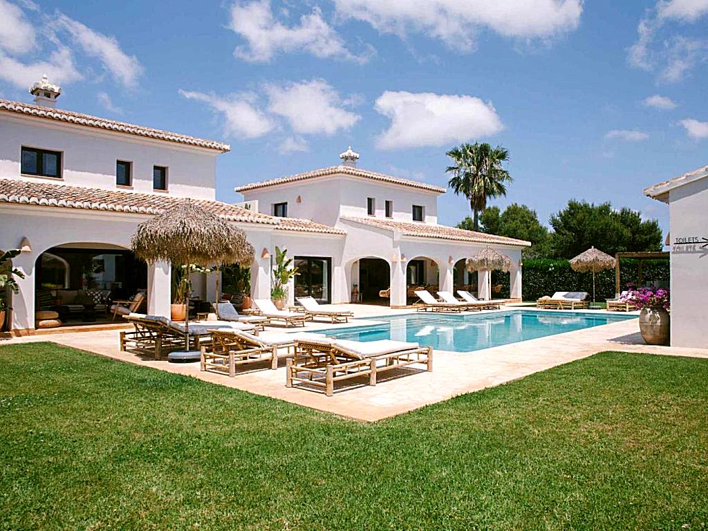 The Adelante House