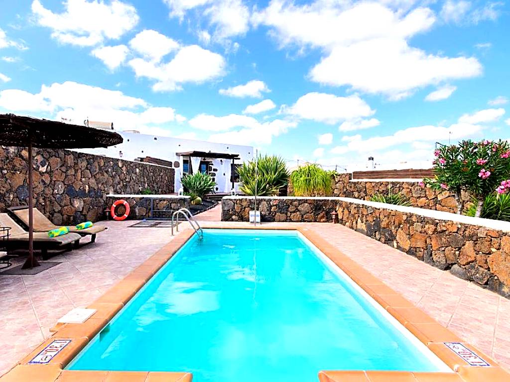 El Caserío de Güime Villa con Piscina Climatizada (San Bartolomé)