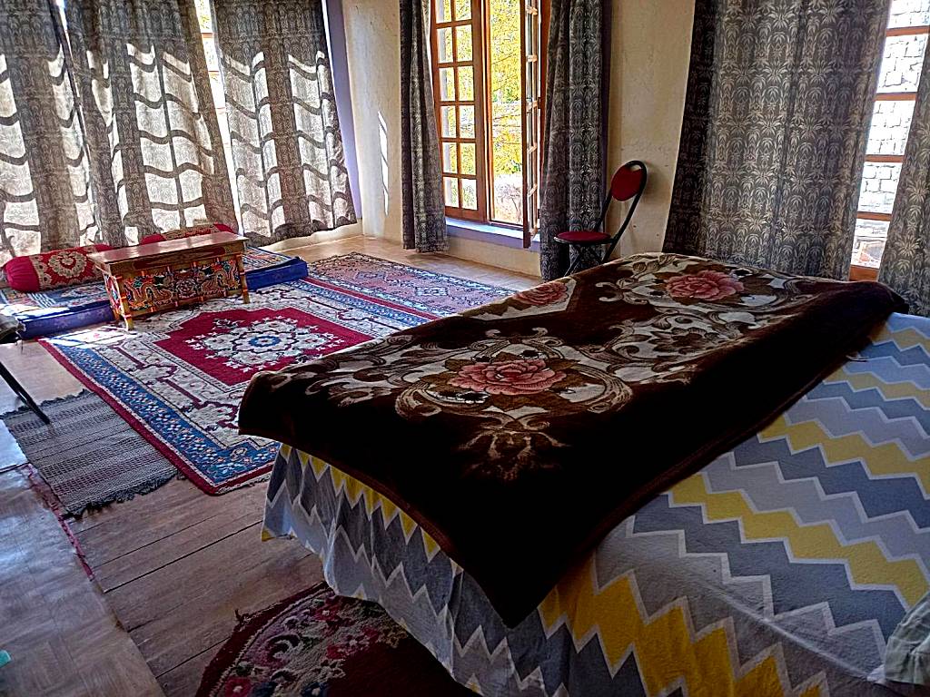 Julay Guest House