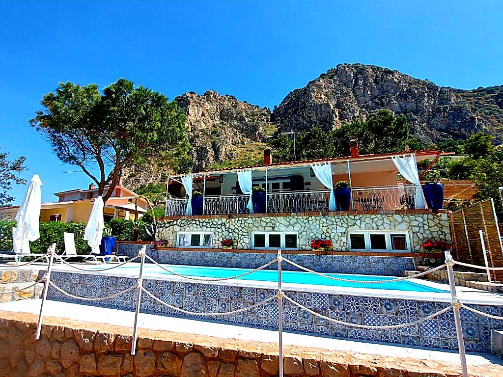 Villa Flavia Eco B&B con Piscina - 50 metri dal mare