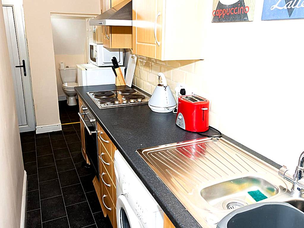 Alexander Apartments Rooms 2
