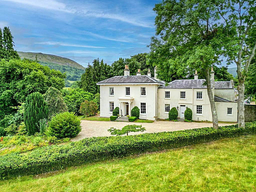Pantybeiliau House Bed & Breakfast (Gilwern)