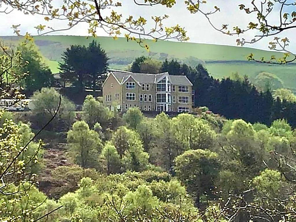 Rowan House Bed breakfast Main house & self contained self catering apartment (Cymmer)