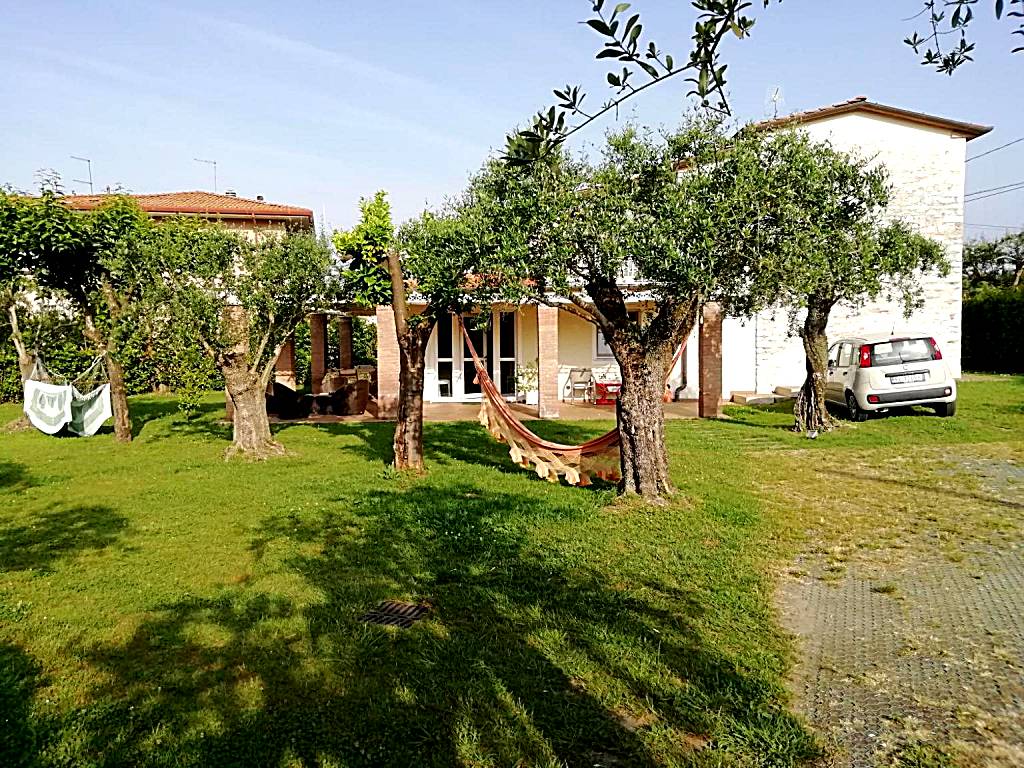Bed&Breakfast La Zagara (Querceta)