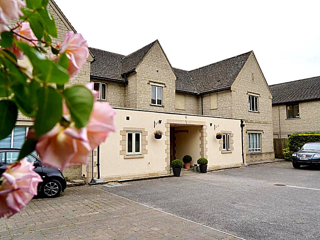 The Churchill Court