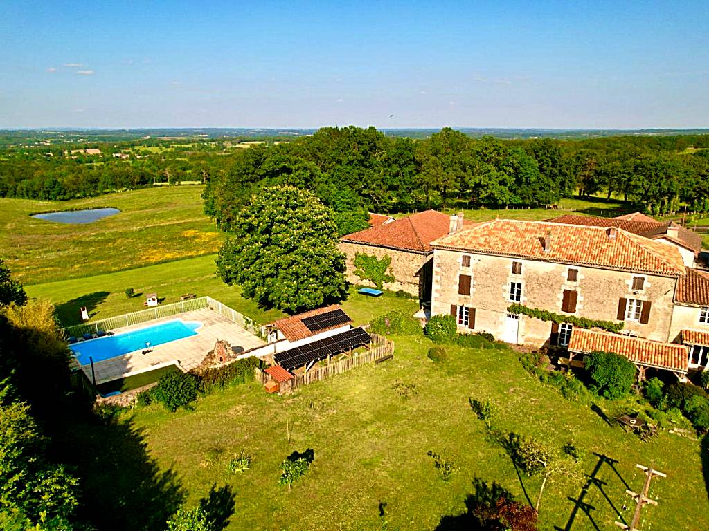 A L'Ombre Du Marronnier GITES (La Péruse)