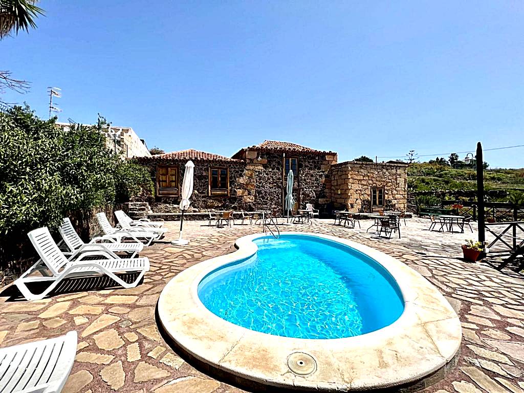 Caserio rural antiguo con espectacular piscina y Wifi en San Miguel de Abona