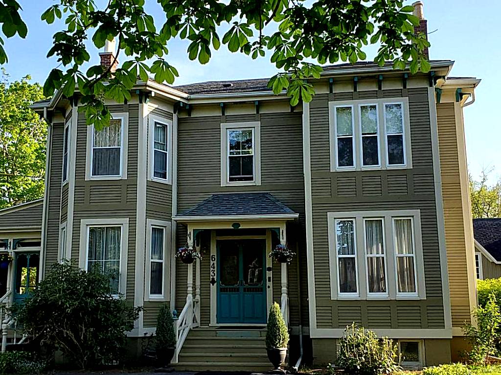 The Lark & Loon Inn (Annapolis Royal)