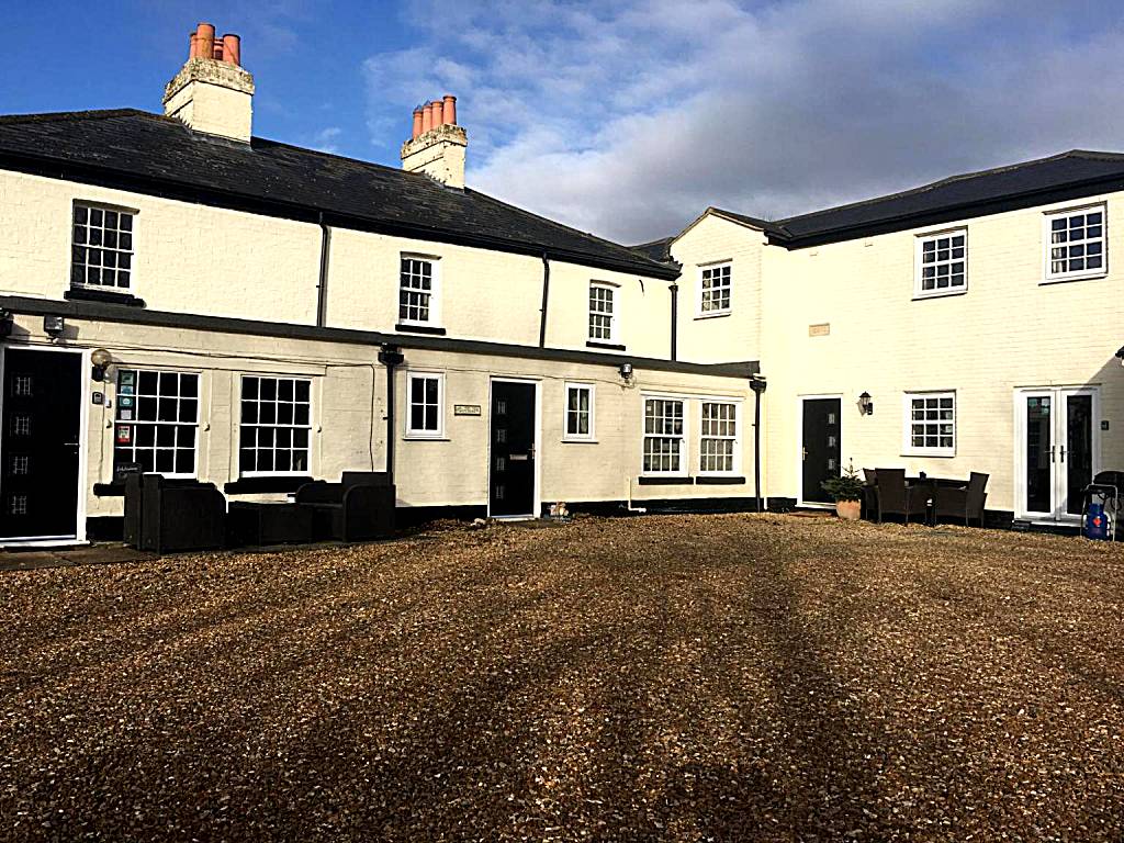 Whitehouse Holiday Lettings - Luxury Serviced Properties in St Neots (Saint Neots)