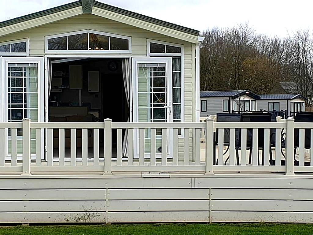 Caravan in the Cotswolds (Cirencester)
