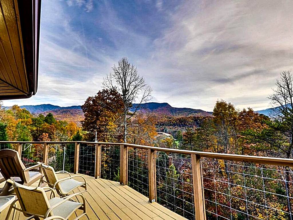 Gatlinburg Cabin Mountain Views Sleeps 8 3 Bedroom Hot tub Arcade Pool Table Fire Pit Fireplace (Gatlinburg)