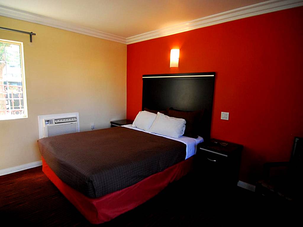 Studio City Inn