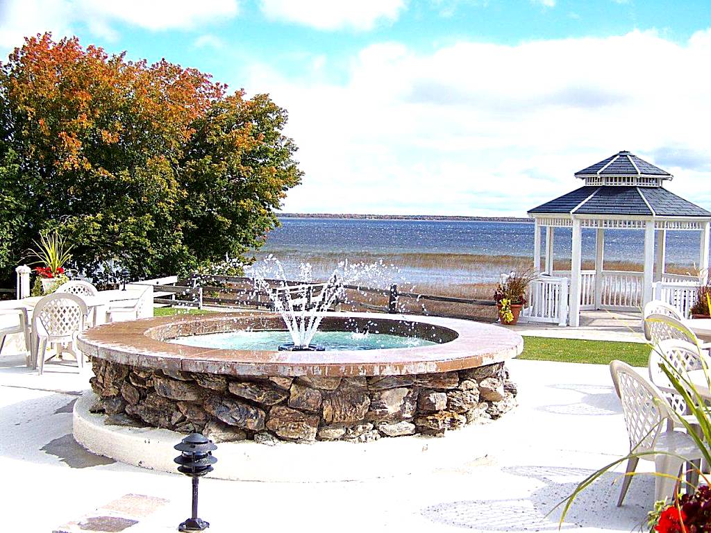 Terrace Bay Hotel (Escanaba)